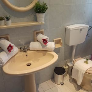 bathroom (6)-min